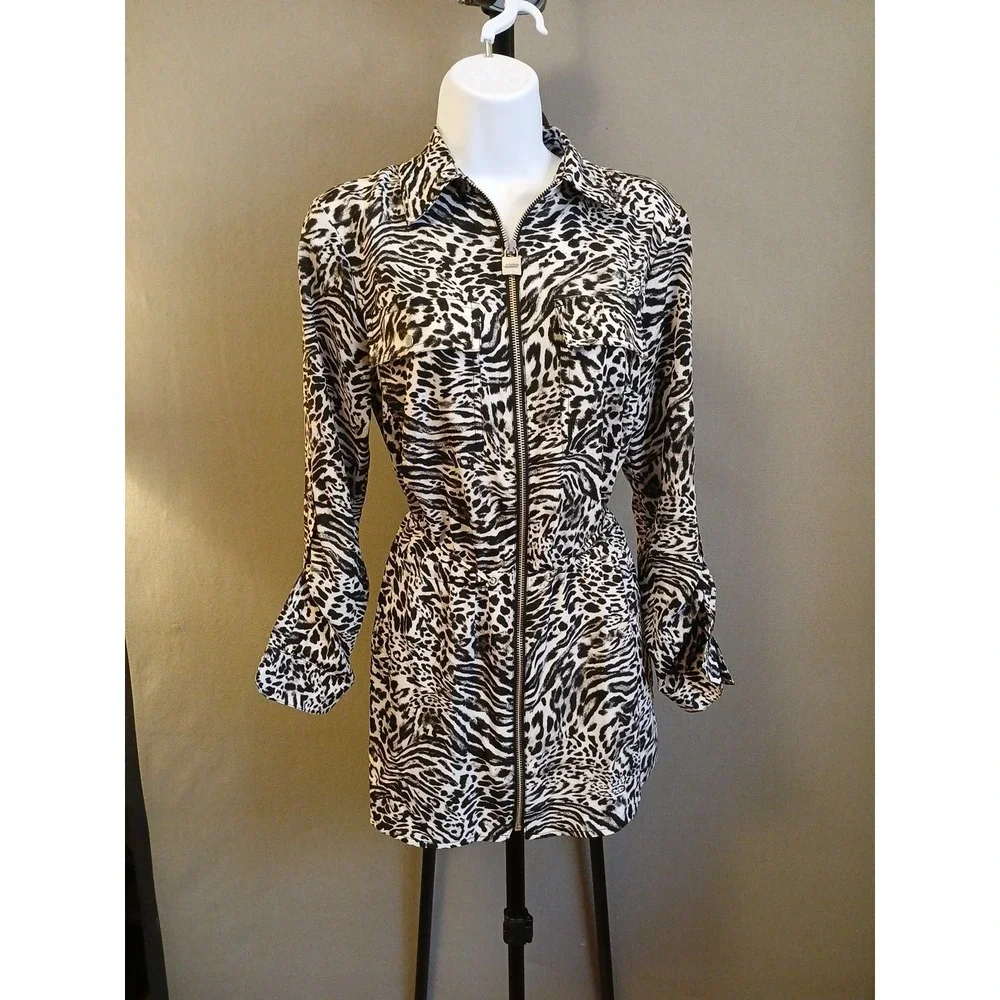 Michael Kors Women's Inverted Graphic Collared Top Black/White Animal Print Sm‎